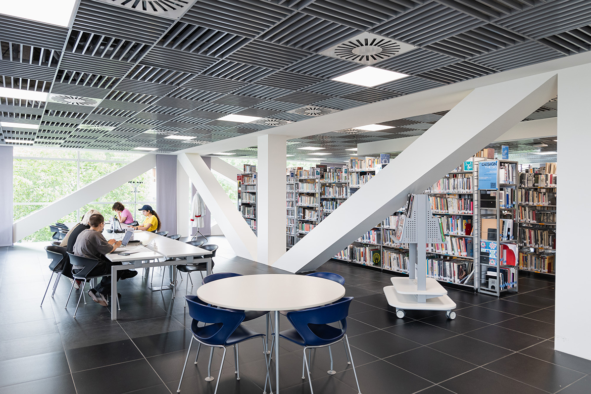 11-NABA_Milan campus_library.jpg